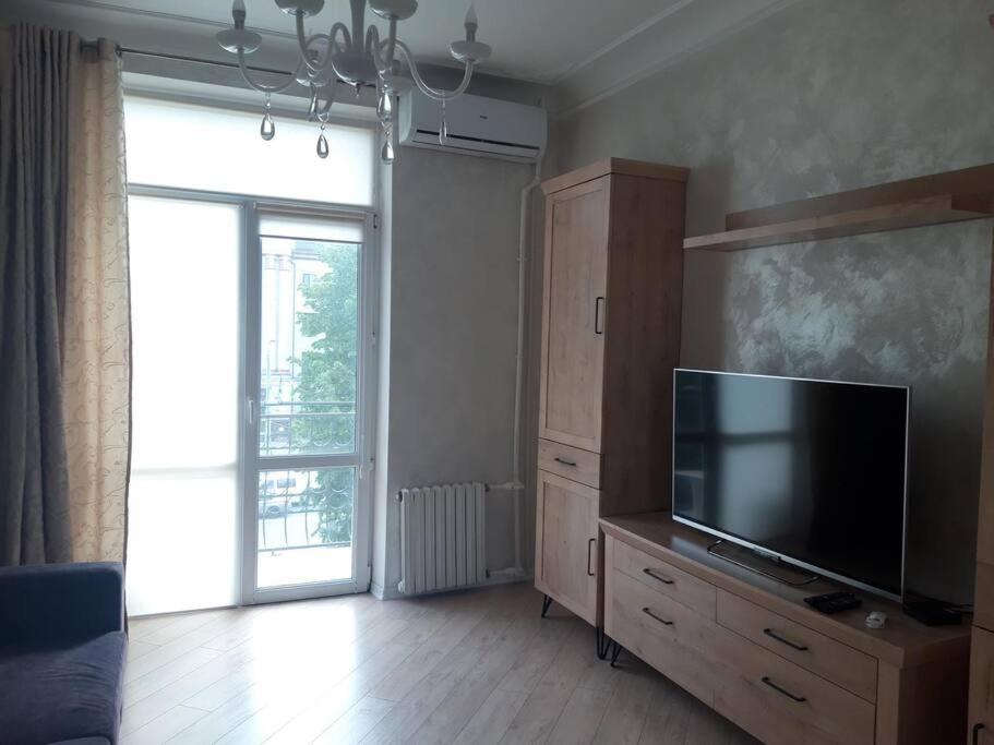 Luxury Apartment In The Center キシナウ エクステリア 写真