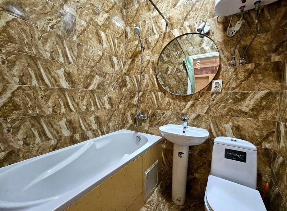 Luxury Apartment In The Center キシナウ エクステリア 写真